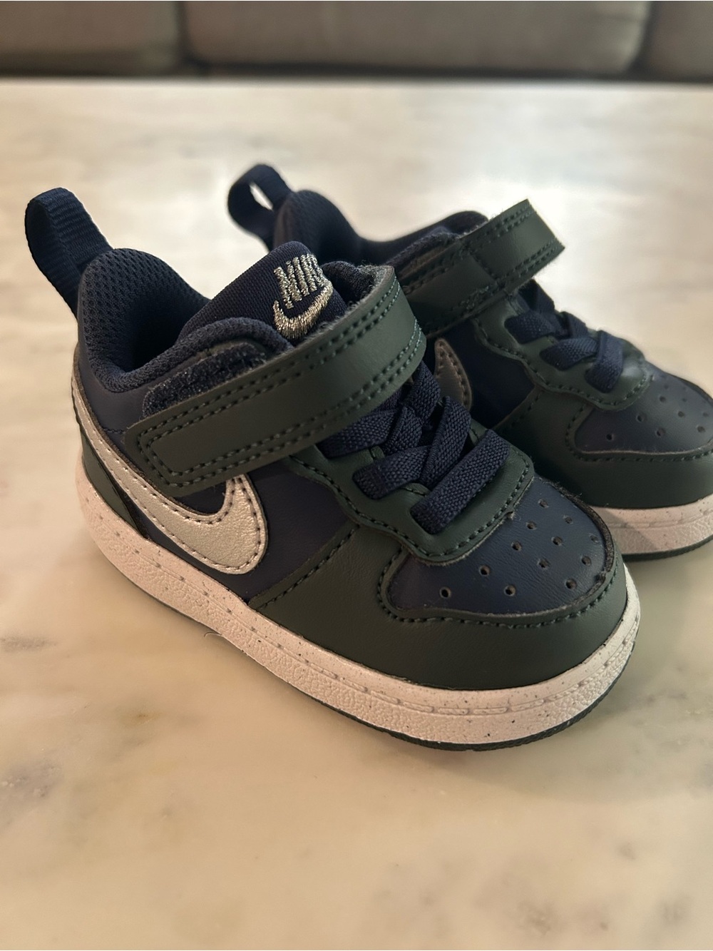 Nike Navy and Dark Green Kids Low-Top Sneaker